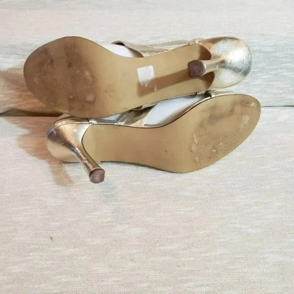 Saugus special occasion gold w/ rhinestones heels - Picture 7 of 8